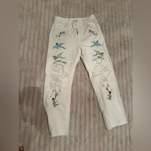 🕊️Vintage white jeans with birds stitching 🩵